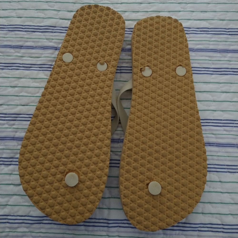 New Lightweight Flip Flops - Picture 4 of 5